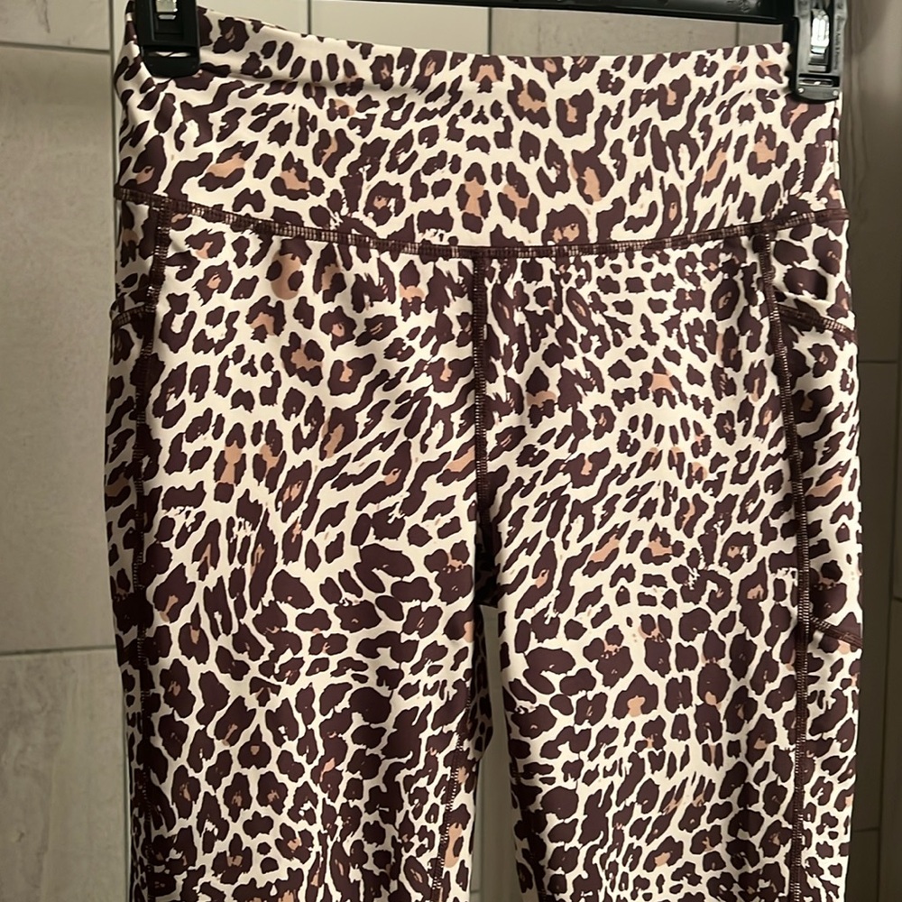 DKNY women’s mid-rise 7/8 leggings- medium